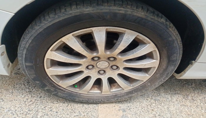 2011 Maruti Kizashi 2.4L MT, Petrol, Manual, 1,49,327 km, tyre