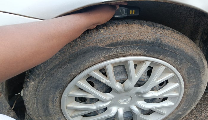 2010 Maruti Swift Dzire VDI, Diesel, Manual, 93,903 km, tyre