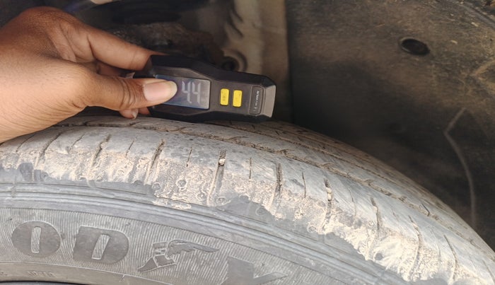 2023 Hyundai VENUE S(O) 1.2, Petrol, Manual, 22,963 km, tyre