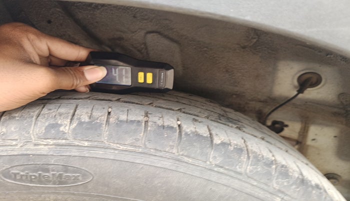 2023 Hyundai VENUE S(O) 1.2, Petrol, Manual, 22,963 km, tyre