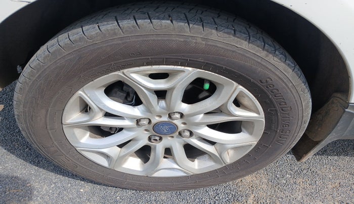 2014 Ford Ecosport TITANIUM 1.5L DIESEL (OPT), Diesel, Manual, 1,54,346 km, tyre