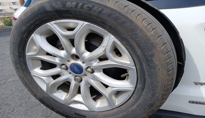 2014 Ford Ecosport TITANIUM 1.5L DIESEL (OPT), Diesel, Manual, 1,54,346 km, tyre