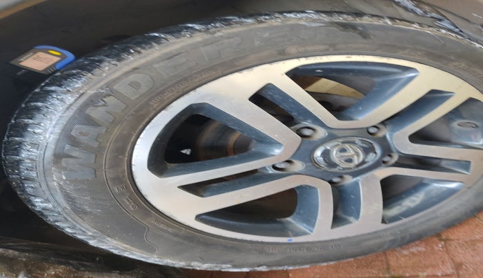 2018 Tata Hexa XTA 4X2 7 STR, Diesel, Automatic, 1,57,106 km, tyre