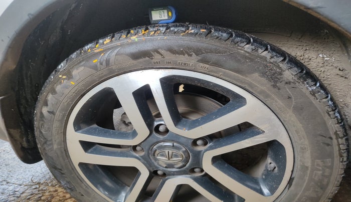 2018 Tata Hexa XTA 4X2 7 STR, Diesel, Automatic, 1,57,106 km, tyre