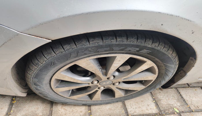 2011 Hyundai Verna FLUIDIC 1.6 CRDI SX, Diesel, Manual, 1,43,192 km, tyre