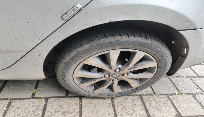 2011 Hyundai Verna FLUIDIC 1.6 CRDI SX, Diesel, Manual, 1,43,192 km, tyre