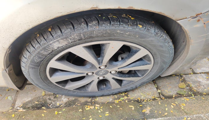 2011 Hyundai Verna FLUIDIC 1.6 CRDI SX, Diesel, Manual, 1,43,192 km, tyre