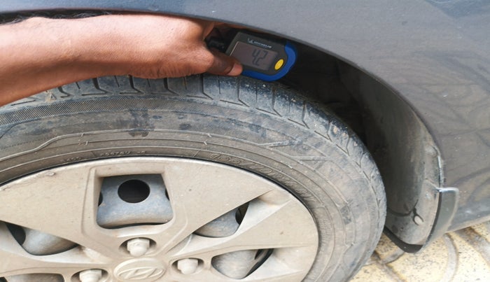 2017 Hyundai Xcent S AT 1.2, Petrol, Automatic, 59,564 km, tyre