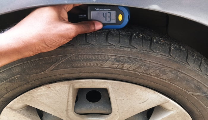 2017 Hyundai Xcent S AT 1.2, Petrol, Automatic, 59,564 km, tyre