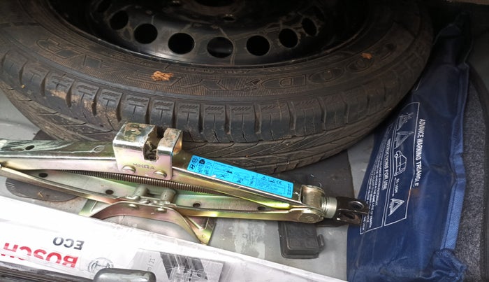 2017 Hyundai Xcent S AT 1.2, Petrol, Automatic, 59,564 km, tyre