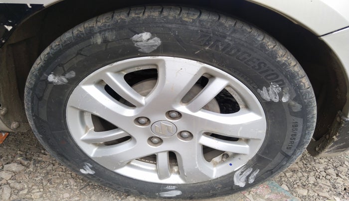 2013 Maruti Swift Dzire ZXI, Petrol, Manual, 2,36,801 km, tyre