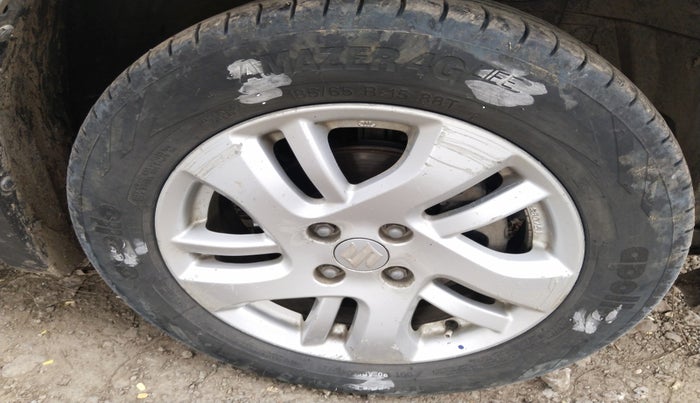 2013 Maruti Swift Dzire ZXI, Petrol, Manual, 2,36,801 km, tyre