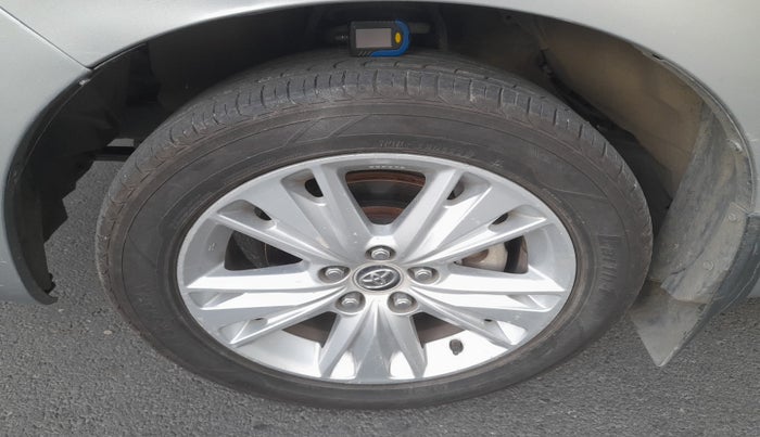2018 Toyota Innova Crysta 2.4 ZX 7 STR, Diesel, Manual, 32,849 km, tyre