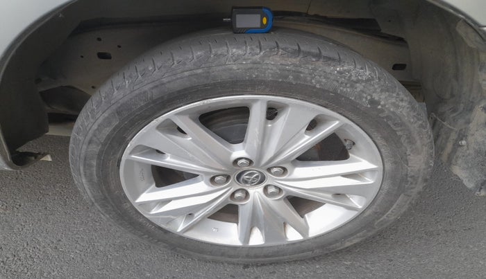 2018 Toyota Innova Crysta 2.4 ZX 7 STR, Diesel, Manual, 32,849 km, tyre