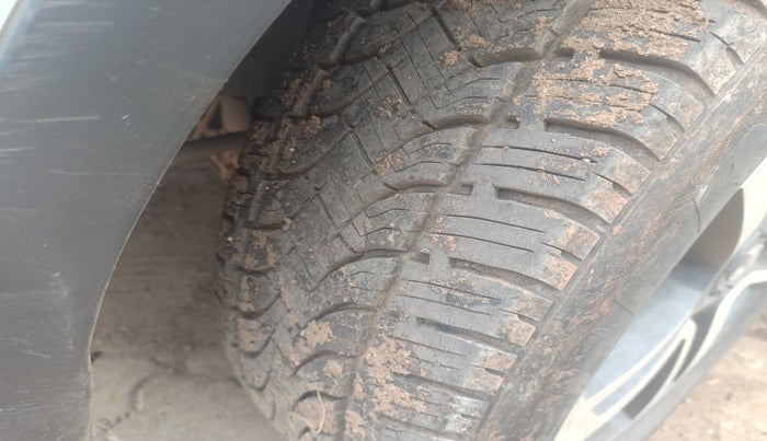 2017 Tata Hexa XT 4X2 7 STR, Diesel, Manual, 88,854 km, tyre