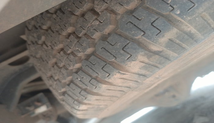 2017 Tata Hexa XT 4X2 7 STR, Diesel, Manual, 88,854 km, tyre