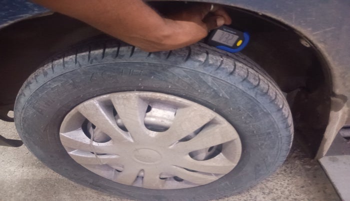 2010 Maruti Alto LX, Petrol, Manual, 50,687 km, tyre