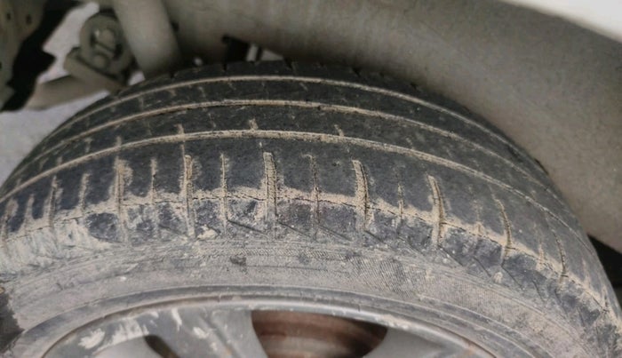 2013 Maruti Wagon R 1.0 VXI, Petrol, Manual, 1,06,838 km, tyre