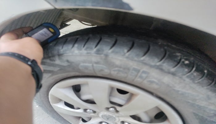 2012 Hyundai Eon ERA +, Petrol, Manual, 31,981 km, tyre