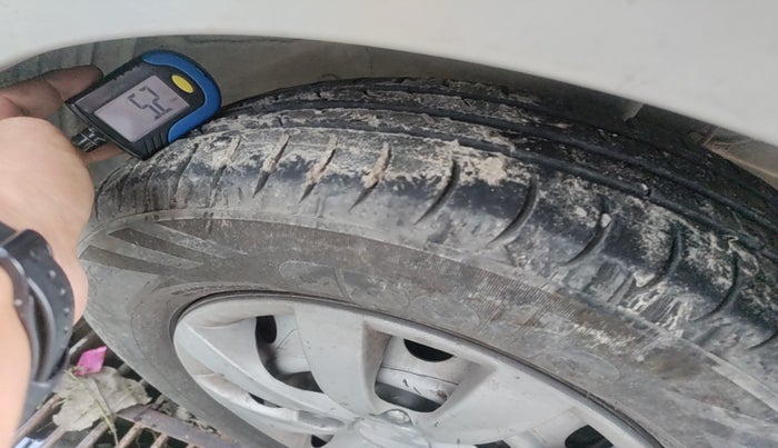 2012 Hyundai Eon ERA +, Petrol, Manual, 31,981 km, tyre