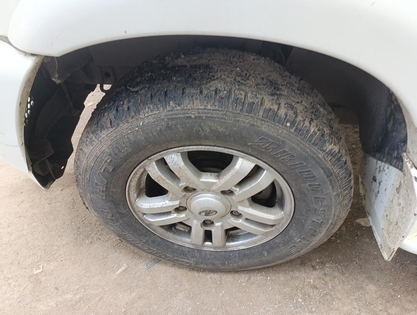 2012 Mahindra Scorpio VLX 2WD BS-III, Diesel, Manual, 1,15,710 km, tyre