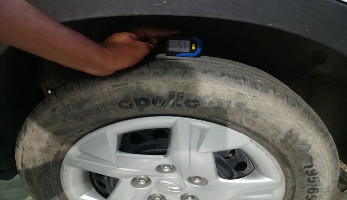 2019 Hyundai VENUE E 1.2, Petrol, Manual, 27,932 km, tyre