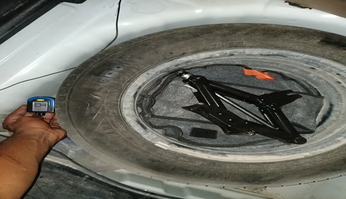 2019 Hyundai VENUE E 1.2, Petrol, Manual, 27,932 km, tyre