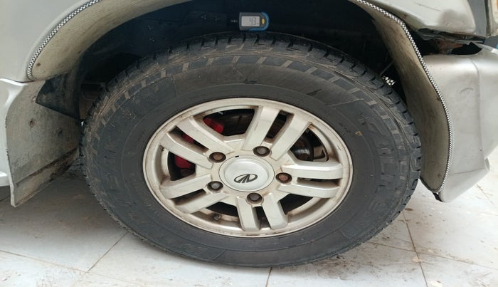 2012 Mahindra Scorpio VLX 2WD AIRBAG, Diesel, Manual, 1,20,741 km, tyre