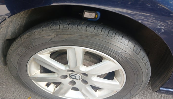 2011 Volkswagen Vento HIGHLINE 1.6 MPI, Petrol, Manual, 1,86,137 km, tyre