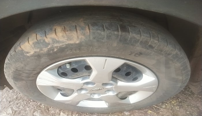 2022 Mahindra XUV300 W6 1.5 DIESEL AMT, Diesel, Automatic, 41,197 km, tyre