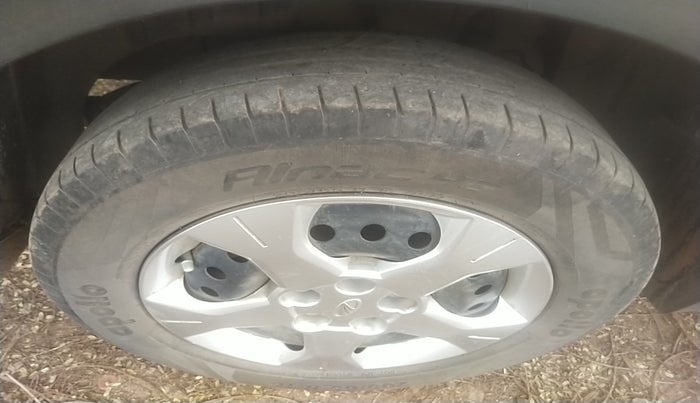 2022 Mahindra XUV300 W6 1.5 DIESEL AMT, Diesel, Automatic, 41,197 km, tyre