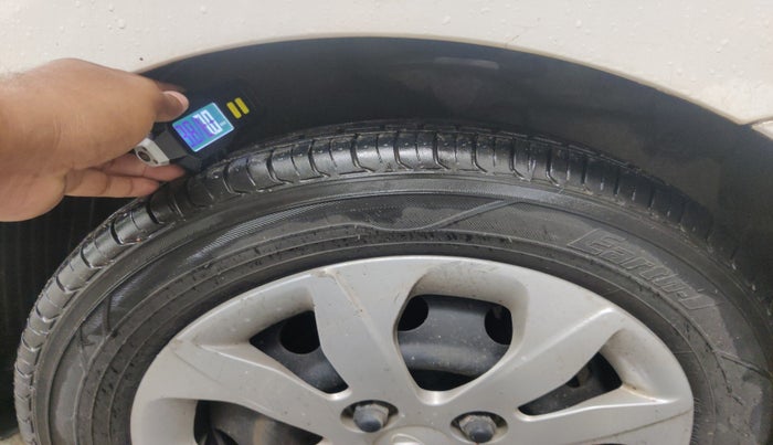 2015 Hyundai Eon MAGNA +, Petrol, Manual, 52,975 km, tyre