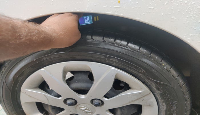 2015 Hyundai Eon MAGNA +, Petrol, Manual, 52,975 km, tyre