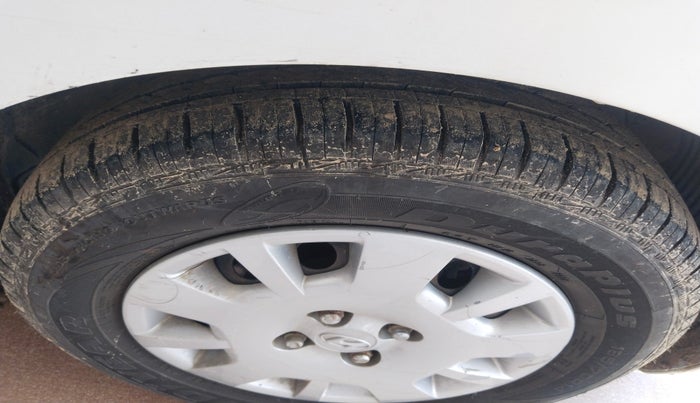 2013 Hyundai i20 MAGNA 1.2, Petrol, Manual, 1,17,276 km, tyre