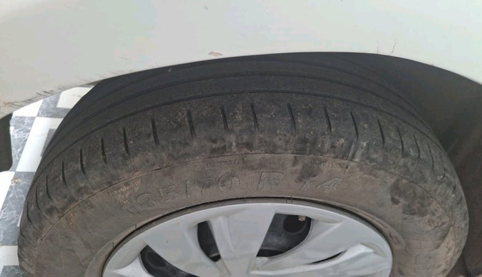2010 Maruti Swift VXI, Petrol, Manual, 1,42,290 km, tyre