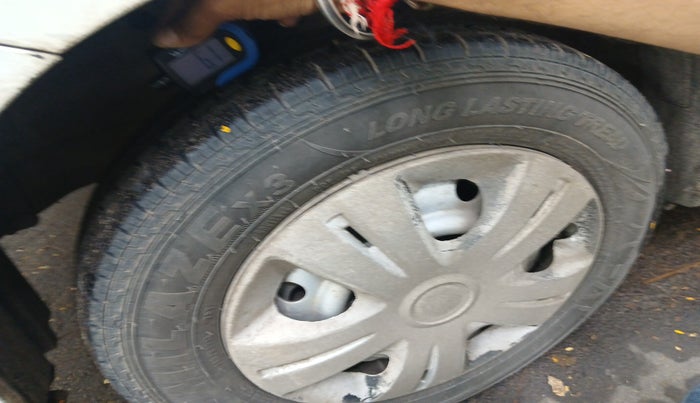 2015 Maruti Wagon R 1.0 LXI, Petrol, Manual, 1,35,285 km, tyre