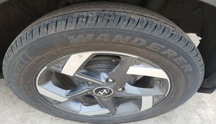2021 Hyundai VENUE SX PLUS 1.0 TURBO DCT, Petrol, Automatic, 60,686 km, tyre