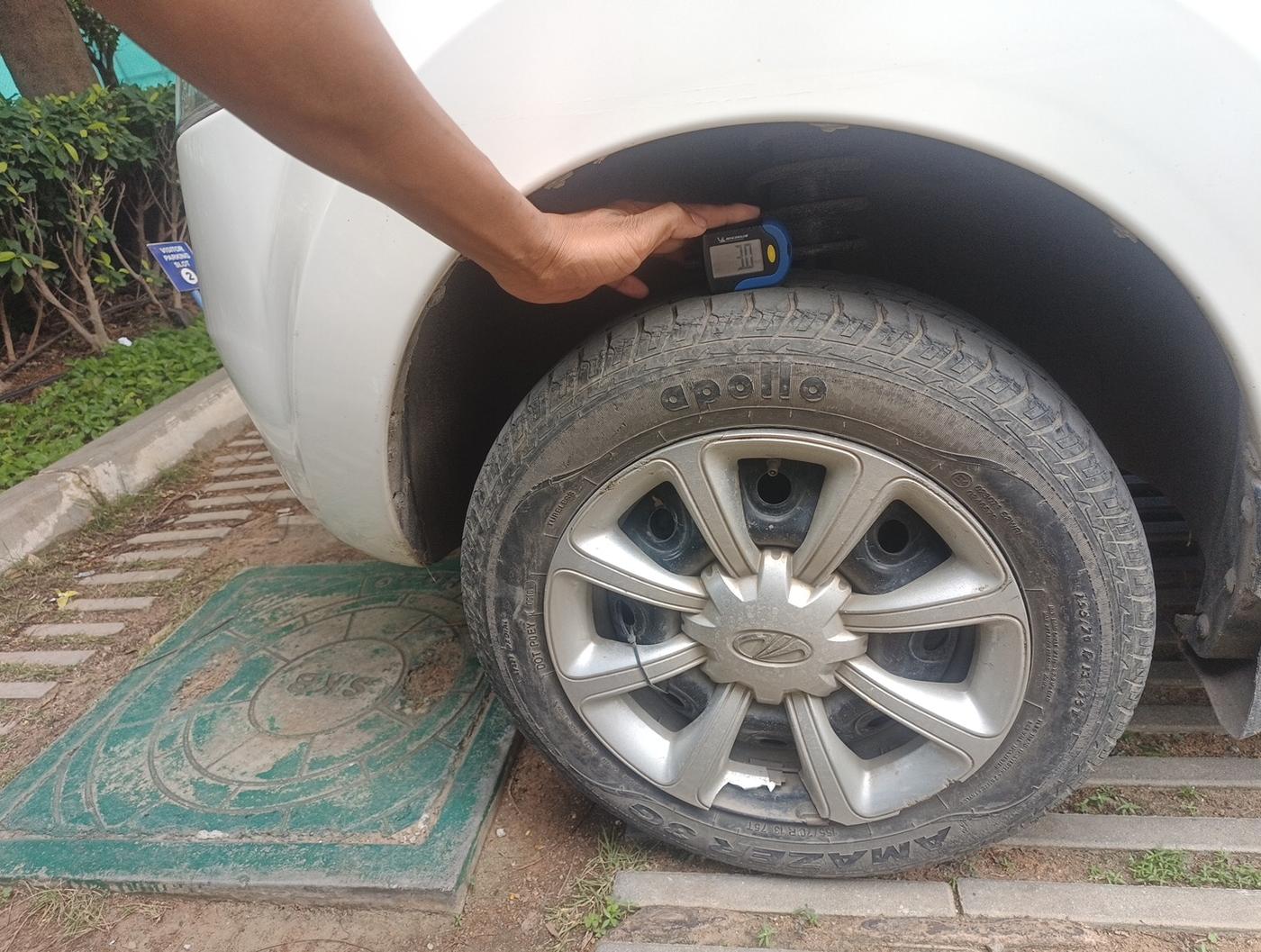 2016 Mahindra E2O T2, Electric, Automatic, 31,216 km, tyre