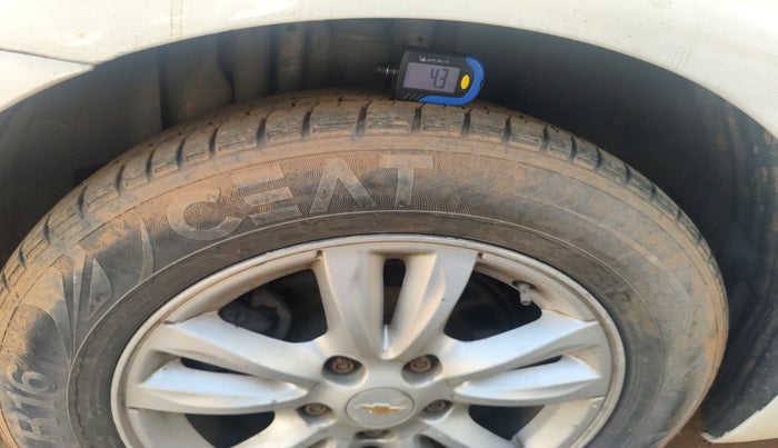 2016 Chevrolet Cruze LTZ AT, Diesel, Automatic, 1,59,399 km, tyre