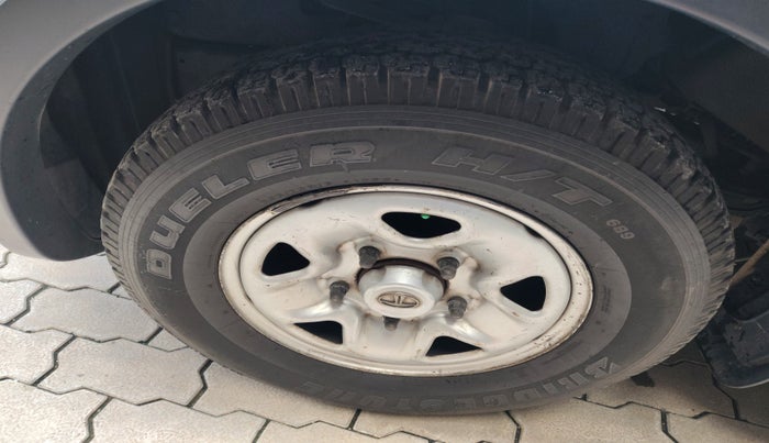 2018 Tata Hexa XM 4X2 7 STR, Diesel, Manual, 1,03,378 km, tyre