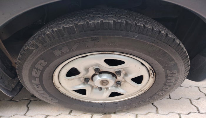 2018 Tata Hexa XM 4X2 7 STR, Diesel, Manual, 1,03,378 km, tyre