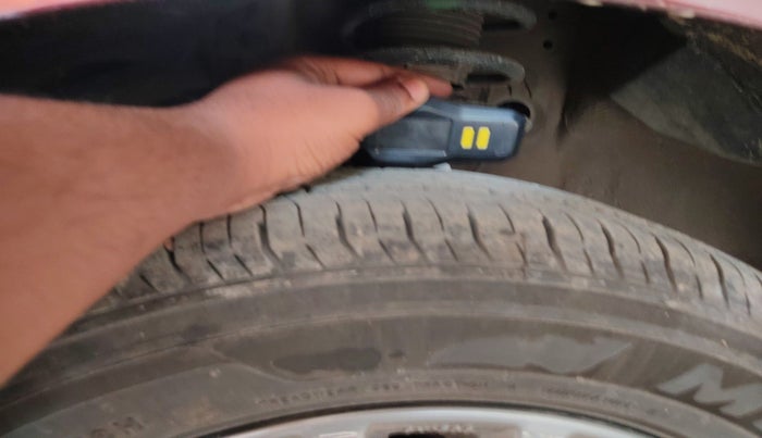 2020 Maruti Ertiga VXI SHVS, Petrol, Manual, 92,864 km, tyre