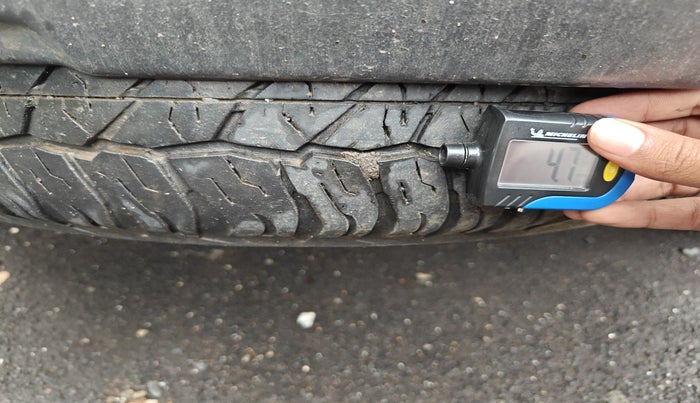 2010 Toyota Fortuner 3.0 4X4 MT, Diesel, Manual, 2,01,605 km, tyre