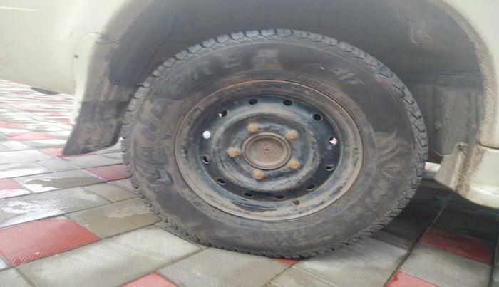 2010 Mahindra Scorpio SLE BS-III, Diesel, Manual, 1,28,727 km, tyre