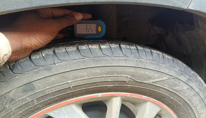 2017 Mahindra Kuv100 K6 6 STR, Petrol, Manual, 42,177 km, tyre