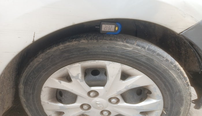 2014 Hyundai Grand i10 SPORTZ 1.1 CRDI, Diesel, Manual, 2,53,667 km, tyre