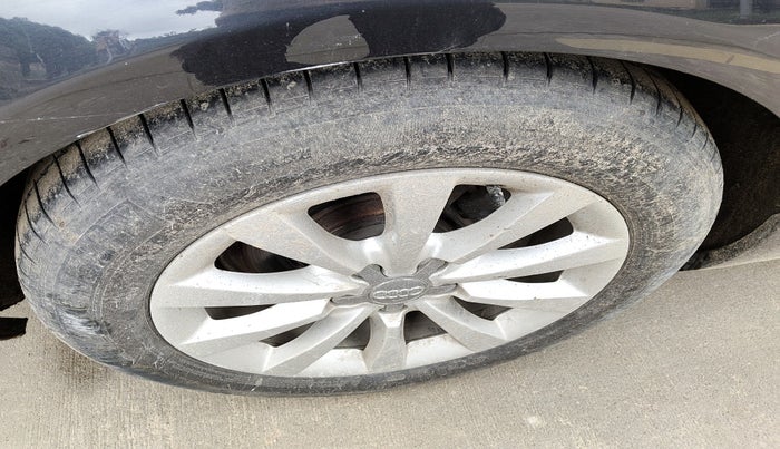 2014 Audi A6 35TDI PREMIUM, Diesel, Automatic, 1,36,890 km, tyre