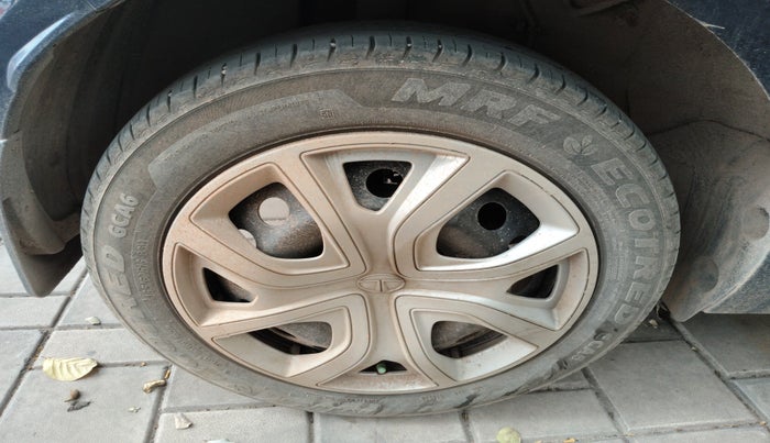 2023 Tata ALTROZ XM PLUS PETROL, Petrol, Manual, 20,963 km, tyre