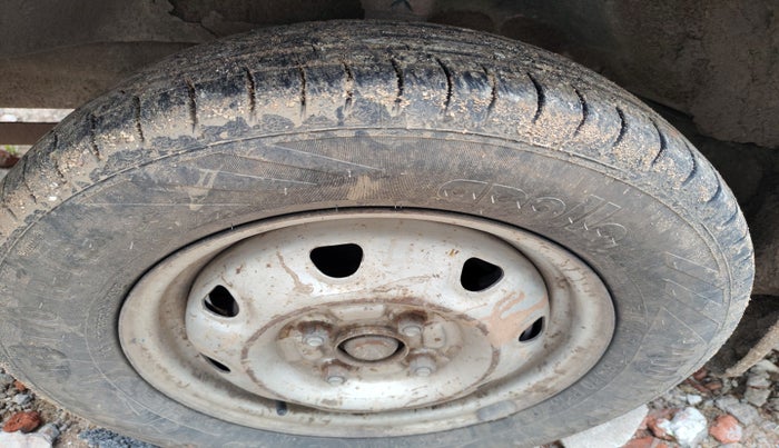 2013 Maruti Eeco 7 STR, Petrol, Manual, 2,00,572 km, tyre