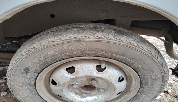 2013 Maruti Eeco 7 STR, Petrol, Manual, 2,00,572 km, tyre